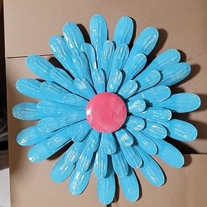 Rustic Metal Daisy Wall Fence  Flower sign decor blue